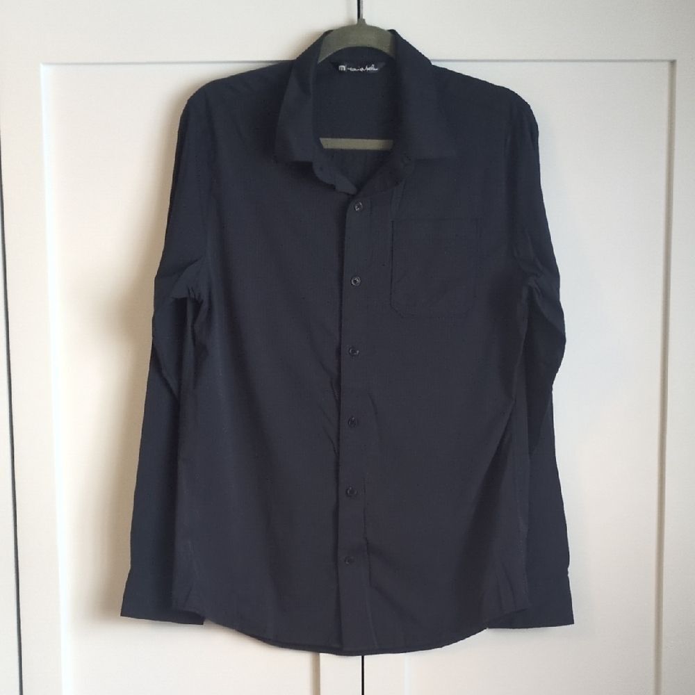 TravisMathew Men's Size M Black Pinstripe Button-Up Shirt 4-Way Stretch